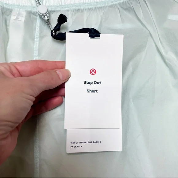 Lululemon Step Out High Rise Shorts 3” Ocean Air Size 12 NWT - Picture 5 of 10